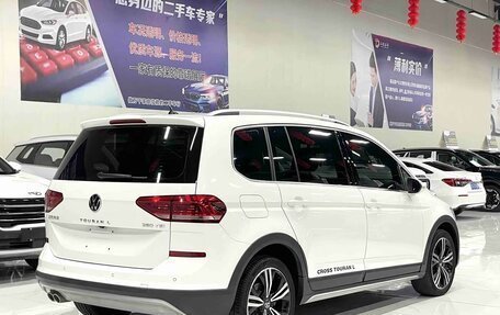 Volkswagen Touran III, 2022 год, 2 600 000 рублей, 6 фотография