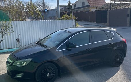 Opel Astra J, 2010 год, 1 000 000 рублей, 1 фотография