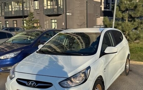 Hyundai Solaris II рестайлинг, 2012 год, 675 000 рублей, 1 фотография