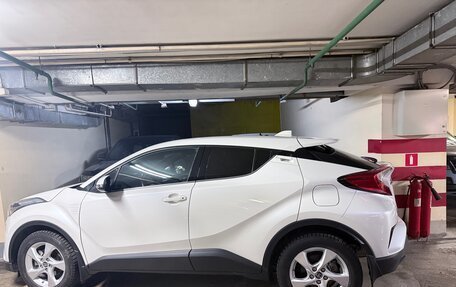 Toyota C-HR I рестайлинг, 2019 год, 2 000 000 рублей, 2 фотография