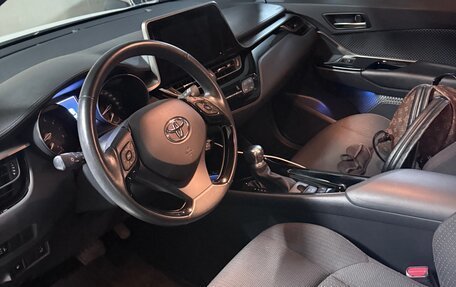 Toyota C-HR I рестайлинг, 2019 год, 2 000 000 рублей, 8 фотография