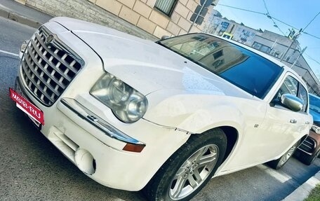 Chrysler 300C II, 2005 год, 595 000 рублей, 3 фотография