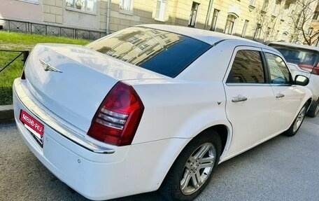 Chrysler 300C II, 2005 год, 595 000 рублей, 5 фотография