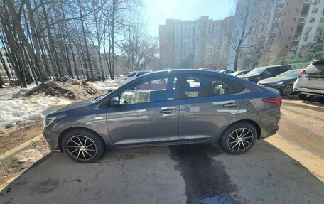 Hyundai Solaris II рестайлинг, 2021 год, 1 690 000 рублей, 2 фотография