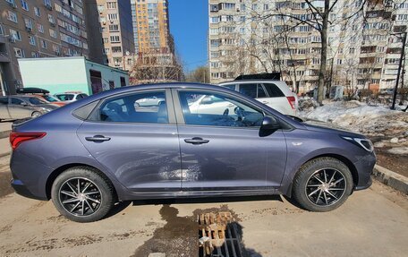 Hyundai Solaris II рестайлинг, 2021 год, 1 690 000 рублей, 3 фотография