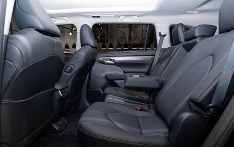 Toyota Highlander, 2025 год, 6 190 000 рублей, 29 фотография