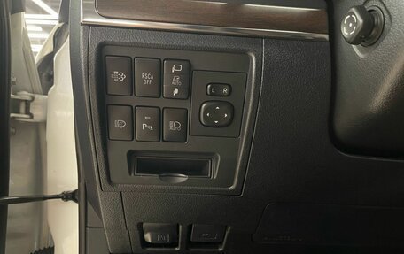 Toyota Land Cruiser 200, 2019 год, 8 790 000 рублей, 16 фотография