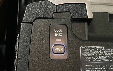 Toyota Land Cruiser 200, 2019 год, 8 790 000 рублей, 21 фотография