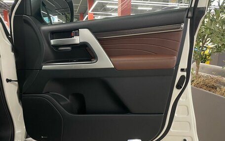 Toyota Land Cruiser 200, 2019 год, 8 790 000 рублей, 25 фотография