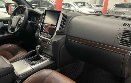 Toyota Land Cruiser 200, 2019 год, 8 790 000 рублей, 26 фотография