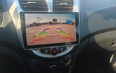 Hyundai Solaris II рестайлинг, 2011 год, 700 000 рублей, 10 фотография