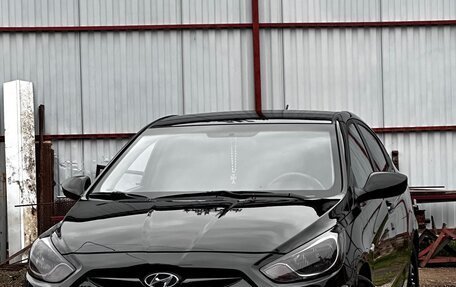 Hyundai Solaris II рестайлинг, 2013 год, 1 350 000 рублей, 1 фотография