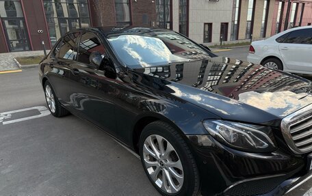 Mercedes-Benz E-Класс, 2019 год, 2 700 000 рублей, 4 фотография