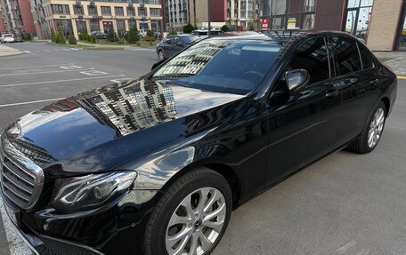 Mercedes-Benz E-Класс, 2019 год, 2 700 000 рублей, 2 фотография