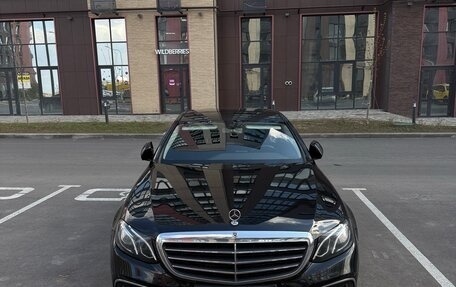 Mercedes-Benz E-Класс, 2019 год, 2 700 000 рублей, 3 фотография