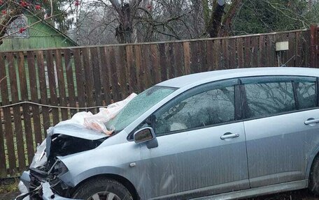 Nissan Tiida, 2011 год, 300 000 рублей, 2 фотография