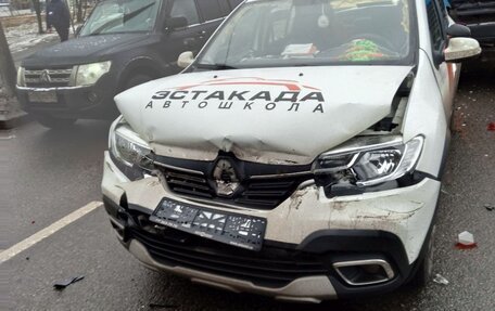 Renault Logan II, 2020 год, 500 000 рублей, 2 фотография