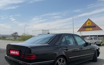 Mercedes-Benz E-Класс, 1998 год, 430 000 рублей, 1 фотография