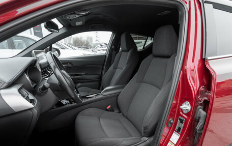 Toyota C-HR I рестайлинг, 2018 год, 2 570 000 рублей, 9 фотография