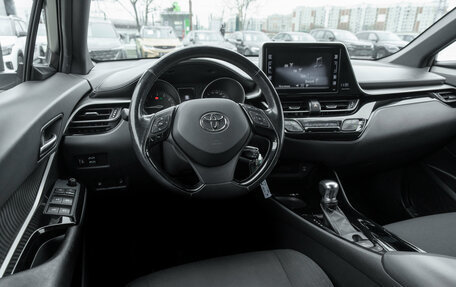 Toyota C-HR I рестайлинг, 2018 год, 2 570 000 рублей, 7 фотография