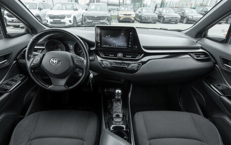 Toyota C-HR I рестайлинг, 2018 год, 2 570 000 рублей, 8 фотография