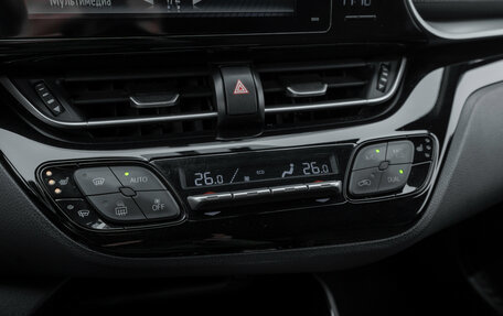 Toyota C-HR I рестайлинг, 2018 год, 2 570 000 рублей, 14 фотография