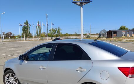 KIA Cerato III, 2010 год, 800 000 рублей, 4 фотография