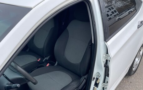 Hyundai Solaris II рестайлинг, 2013 год, 580 000 рублей, 13 фотография