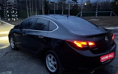 Opel Astra J, 2012 год, 890 000 рублей, 2 фотография