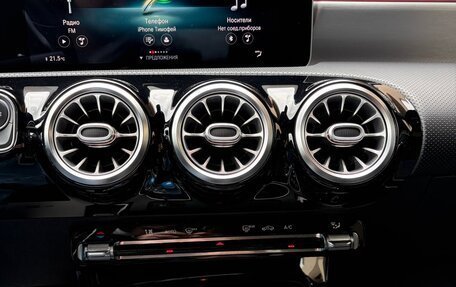 Mercedes-Benz A-Класс, 2018 год, 2 599 999 рублей, 15 фотография