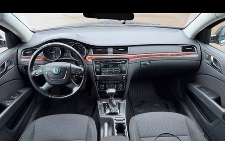 Skoda Superb III рестайлинг, 2012 год, 1 085 000 рублей, 2 фотография