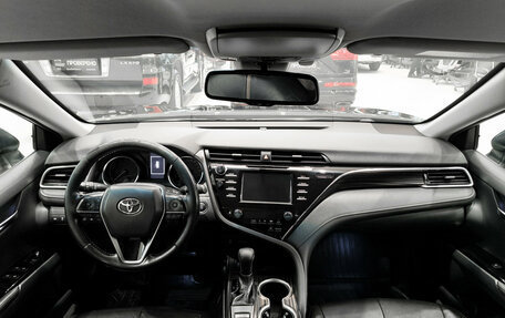 Toyota Camry, 2021 год, 2 550 000 рублей, 18 фотография