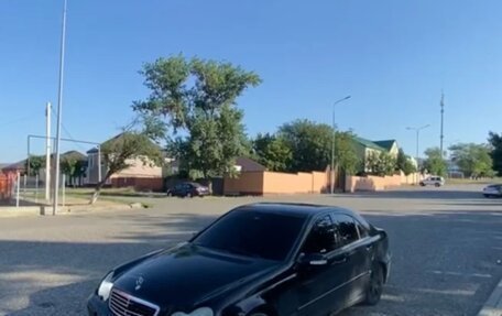 Mercedes-Benz C-Класс, 2004 год, 350 000 рублей, 3 фотография