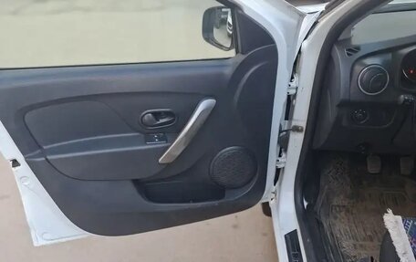 Renault Logan II, 2014 год, 370 000 рублей, 7 фотография