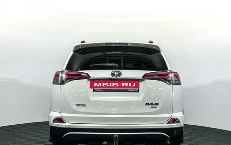 Toyota RAV4, 2017 год, 2 197 000 рублей, 6 фотография