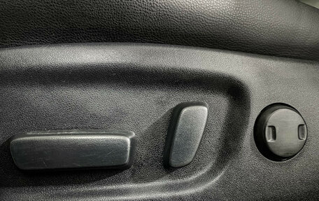 Toyota RAV4, 2017 год, 2 197 000 рублей, 15 фотография