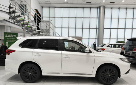 Mitsubishi Outlander III рестайлинг 3, 2022 год, 2 782 000 рублей, 8 фотография