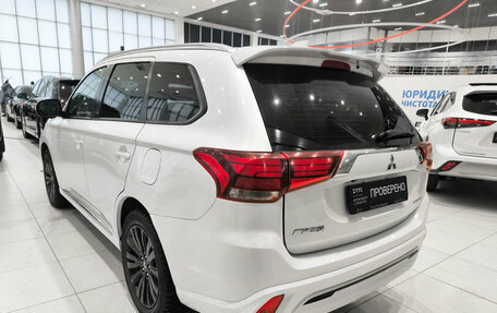Mitsubishi Outlander III рестайлинг 3, 2022 год, 2 782 000 рублей, 11 фотография