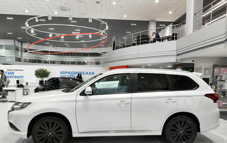 Mitsubishi Outlander III рестайлинг 3, 2022 год, 2 782 000 рублей, 12 фотография