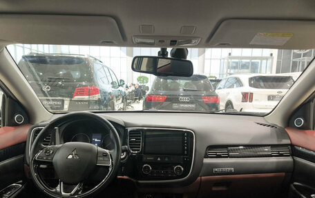 Mitsubishi Outlander III рестайлинг 3, 2022 год, 2 782 000 рублей, 18 фотография