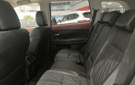 Mitsubishi Outlander III рестайлинг 3, 2022 год, 2 782 000 рублей, 16 фотография