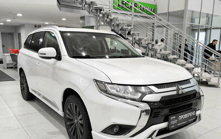 Mitsubishi Outlander III рестайлинг 3, 2022 год, 2 782 000 рублей, 7 фотография