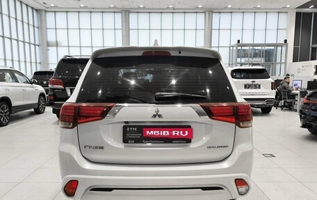 Mitsubishi Outlander III рестайлинг 3, 2022 год, 2 782 000 рублей, 10 фотография