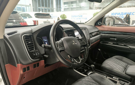 Mitsubishi Outlander III рестайлинг 3, 2022 год, 2 782 000 рублей, 20 фотография