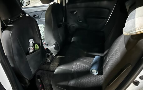 Renault Logan II, 2017 год, 400 000 рублей, 8 фотография