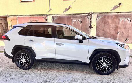 Toyota RAV4, 2020 год, 3 500 000 рублей, 4 фотография