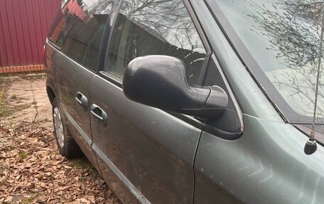 Chrysler Voyager IV, 2003 год, 300 000 рублей, 2 фотография