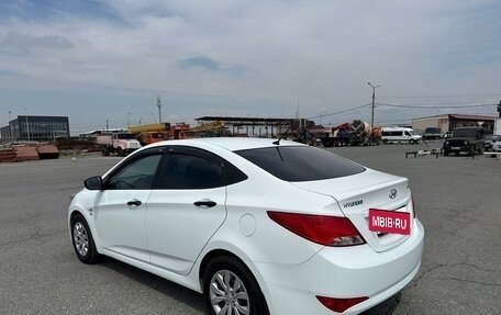 Hyundai Solaris II рестайлинг, 2015 год, 895 000 рублей, 3 фотография