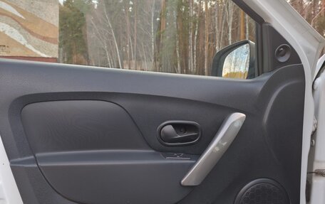 Renault Logan II, 2020 год, 1 100 000 рублей, 7 фотография