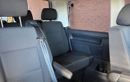 Volkswagen Multivan T6 рестайлинг, 2019 год, 4 750 000 рублей, 9 фотография